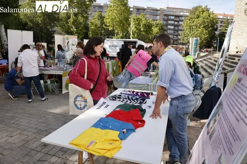 Feria de entidades de voluntariado 'Salamanca nos movemos' en La Alamedilla. Fotos: David Dañudo