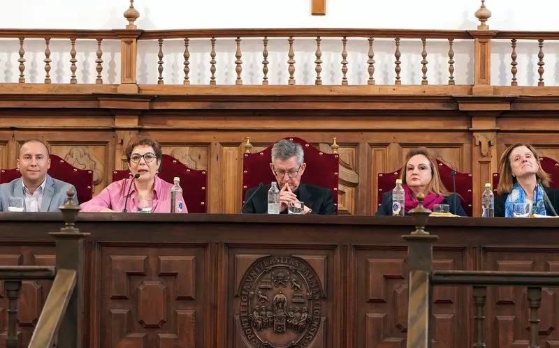 Ceremonia de Fin de Curso 2023-2024 del Programa Interuniversitario de la Experiencia de Castilla y León-UPSA en el Aula Magna
