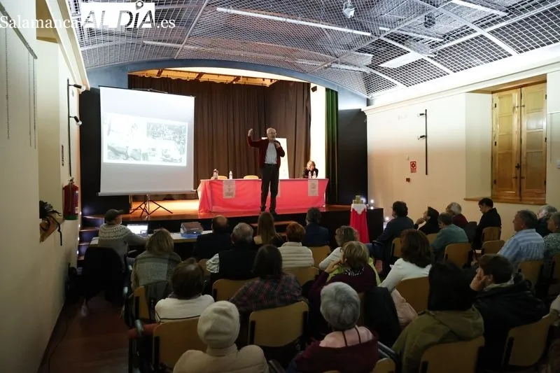 La Iglesia Vieja de Pizarrales ha acogido el homenaje a tres salmantinos deportados a campos de concentración nazis. Fotos: David Sañudo