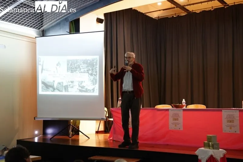La Iglesia Vieja de Pizarrales ha acogido el homenaje a tres salmantinos deportados a campos de concentración nazis. Fotos: David Sañudo