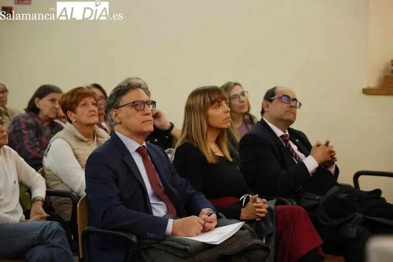 La Iglesia Vieja de Pizarrales ha acogido el homenaje a tres salmantinos deportados a campos de concentración nazis. Fotos: David Sañudo