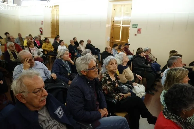 La Iglesia Vieja de Pizarrales ha acogido el homenaje a tres salmantinos deportados a campos de concentración nazis. Fotos: David Sañudo