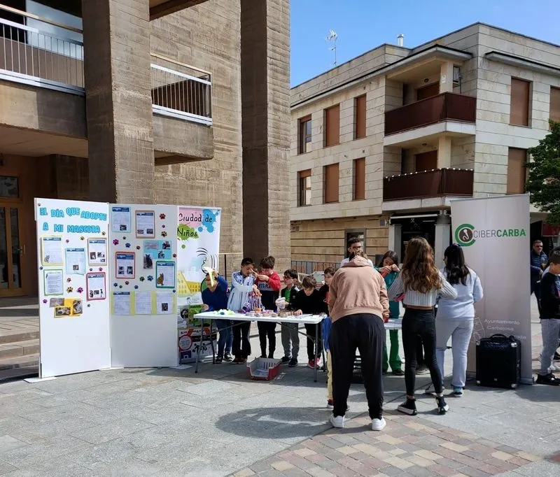 I Feria de Adopción de Mascotas en Carbajosa de la Sagrada.
