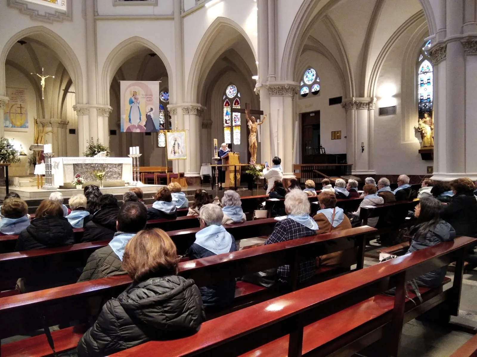 Foto 4 - 40 fieles mirobrigenses peregrinan a la Bas&iacute;lica de La Milagrosa de Madrid