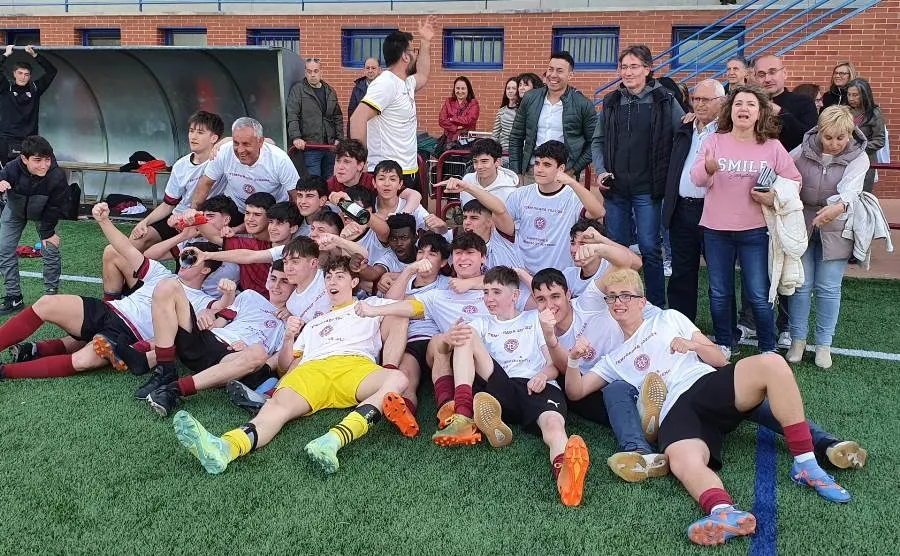 Foto 4 - Sergio Gonz&aacute;lez Centeno asciende con el DUX Logro&ntilde;o a la 1&ordf; Juvenil de La Rioja