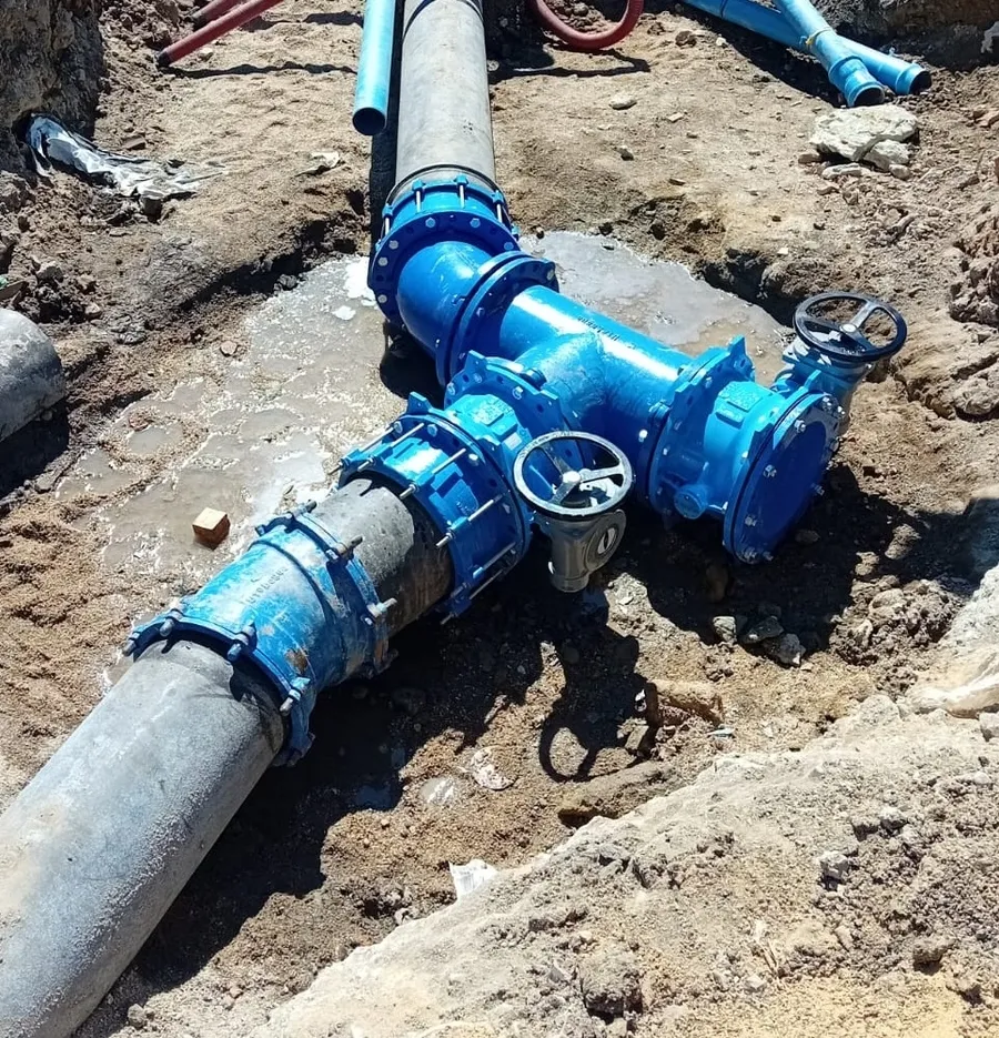 Foto 2 - Colocada la nueva v&aacute;lvula que permitir&aacute; en el futuro anular 675 metros de tuber&iacute;a de agua