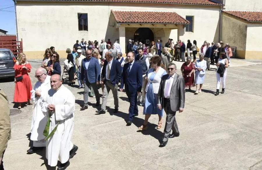 Foto 6 - Bocacara arranca sus fiestas patronales procesionando a San Miguel Arc&aacute;ngel
