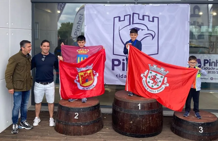Foto 4 - Cuatro ni&ntilde;os mirobrigenses suben al podio en el Festival de Nataci&oacute;n de Pinhel
