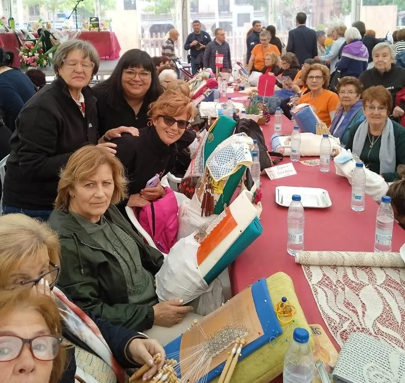 Foto 2 - Encajeras de Mir&oacute;briga, Guinaldo y La Fuente acuden a una Feria en Medina del Campo