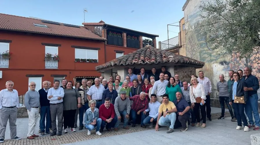 Foto 3 - El PSOE homenajea en Navasfr&iacute;as a Celso y Tina