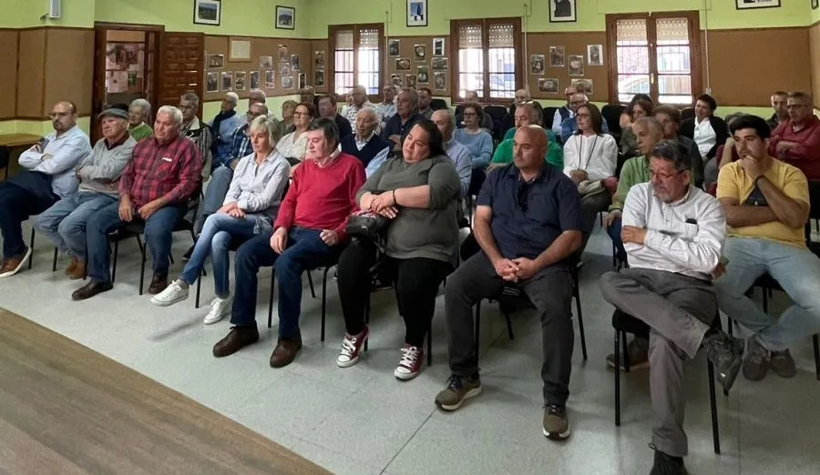 Foto 4 - El PSOE homenajea en Navasfr&iacute;as a Celso y Tina