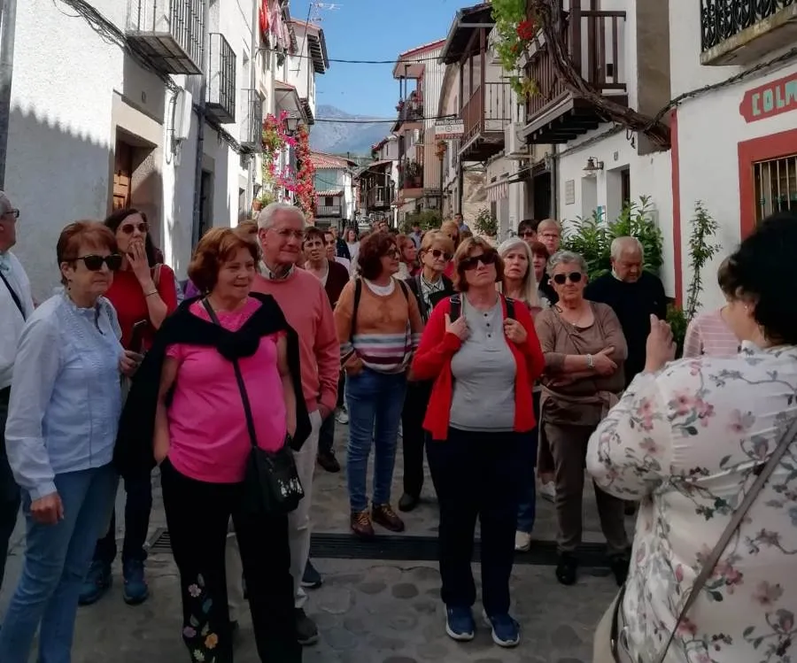 Foto 4 - M&aacute;s de 40 personas descubren Candeleda de la mano de Amanecer