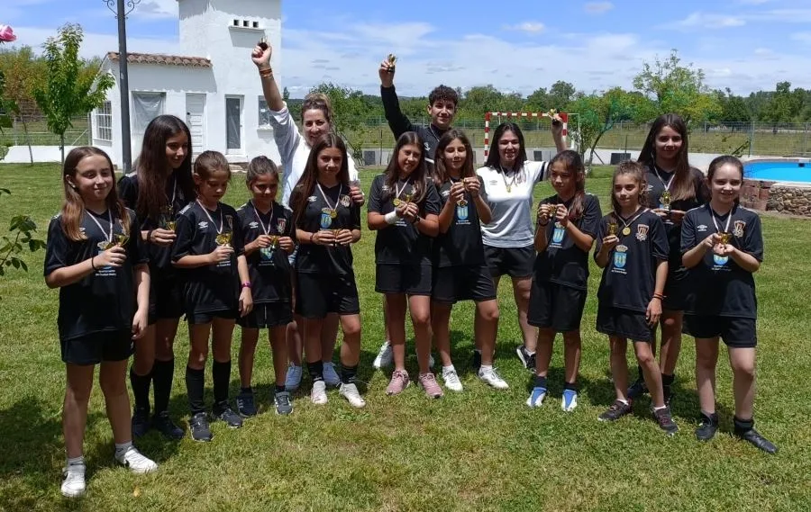 Foto 7 - El Alev&iacute;n Femenino del Ciudad Rodrigo celebra con sus familias el final de su 1&ordf; temporada