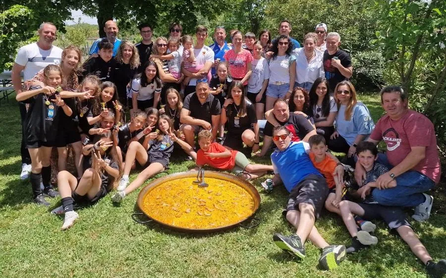 Foto 4 - El Alev&iacute;n Femenino del Ciudad Rodrigo celebra con sus familias el final de su 1&ordf; temporada