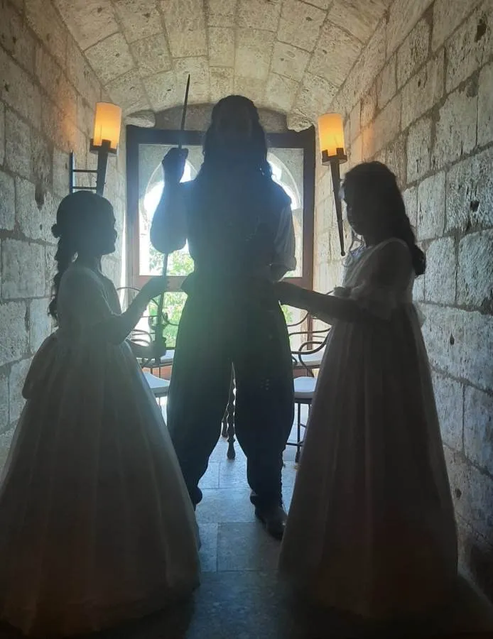 Foto 5 - Dos ni&ntilde;as celebran en el Parador su Primera Comuni&oacute;n con m&uacute;ltiples sorpresas