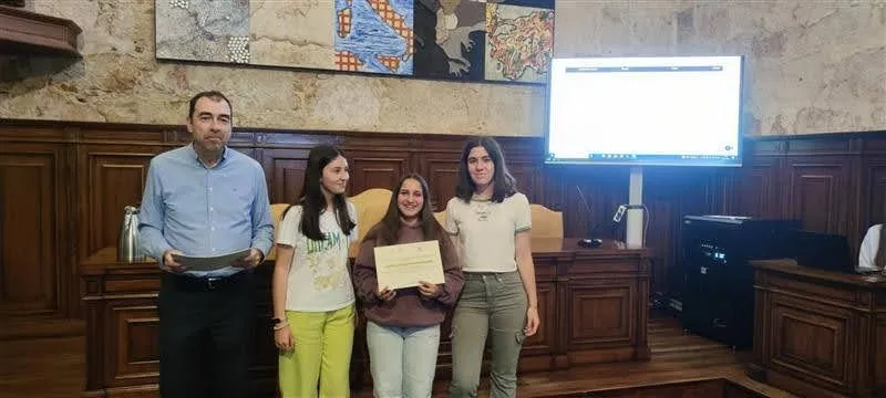 Foto 9 - Alumnas del colegio San Juan Bosco, premiadas en el Geoconcurso '&iquest;C&oacute;mo se administra el territorio de tu localidad?'