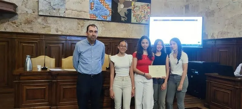 Foto 7 - Alumnas del colegio San Juan Bosco, premiadas en el Geoconcurso '&iquest;C&oacute;mo se administra el territorio de tu localidad?'