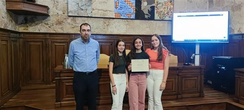 Foto 6 - Alumnas del colegio San Juan Bosco, premiadas en el Geoconcurso '&iquest;C&oacute;mo se administra el territorio de tu localidad?'