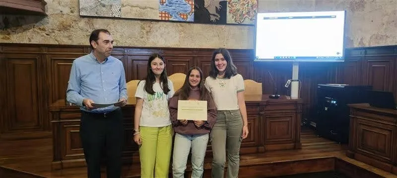 Foto 4 - Alumnas del colegio San Juan Bosco, premiadas en el Geoconcurso '&iquest;C&oacute;mo se administra el territorio de tu localidad?'
