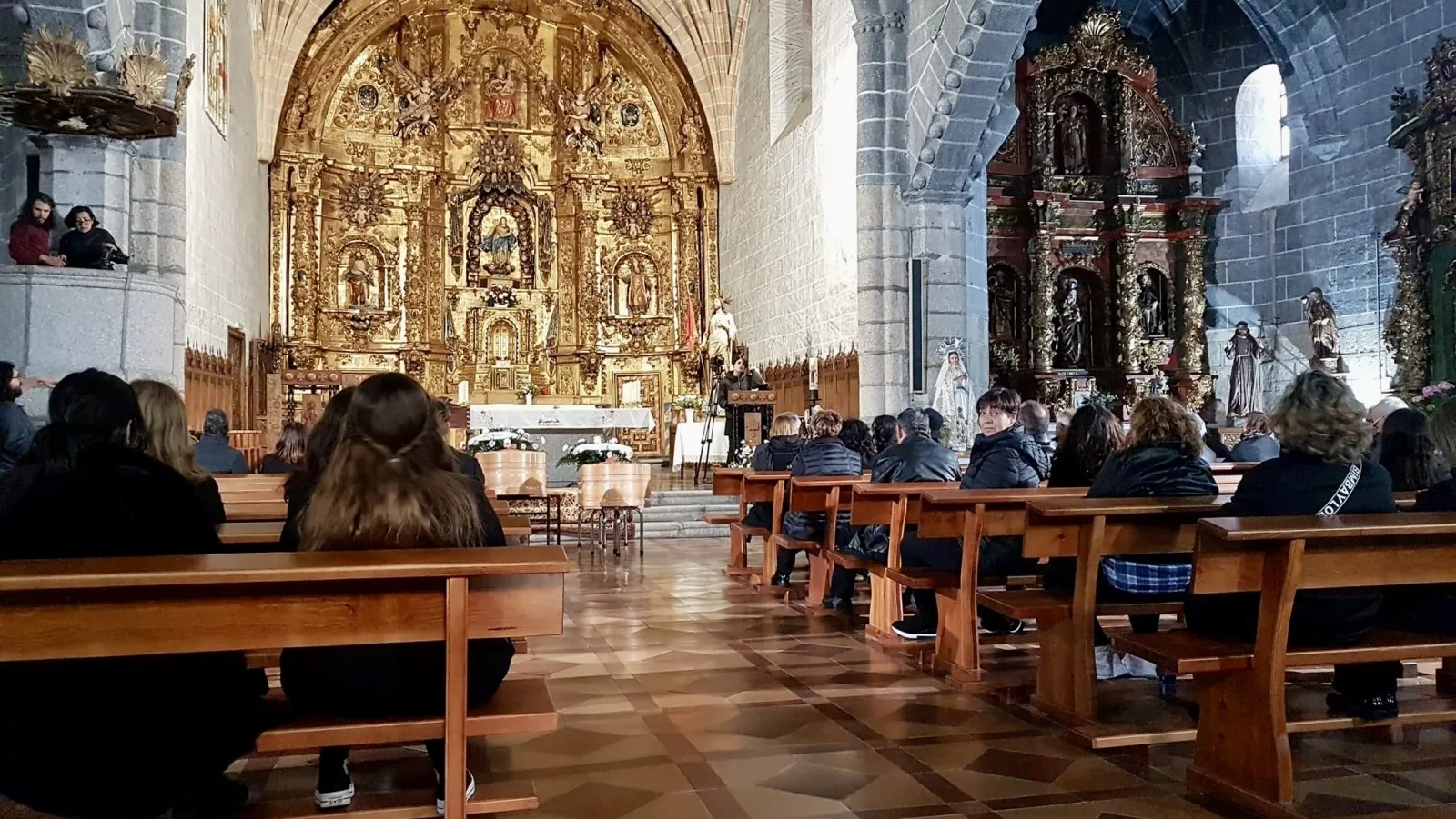 Foto 2 - Macotera y cientos de vecinos se convierten en protagonistas de una serie con aspiraciones internacionales