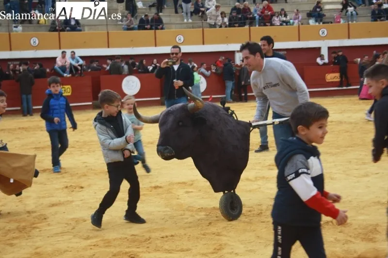 Foto 4 - Gran ambiente en una animada capea popular en Macotera