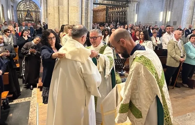 Foto 3 - Daniel Mielgo se convierte en el primer di&aacute;cono casado de la Di&oacute;cesis de Ciudad Rodrigo