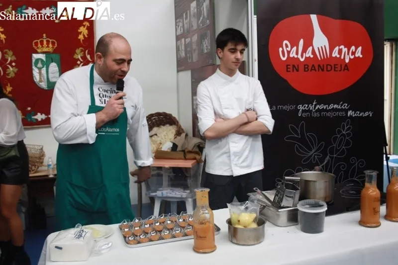 Helio Flores y Álex Marcos ofrecían un showcooking en la XVI Feria de Macotera
