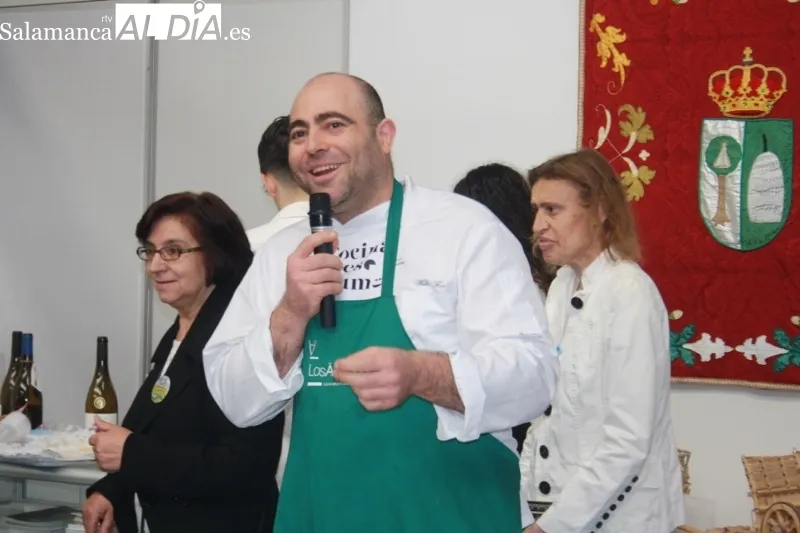 Helio Flores y Álex Marcos ofrecían un showcooking en la XVI Feria de Macotera