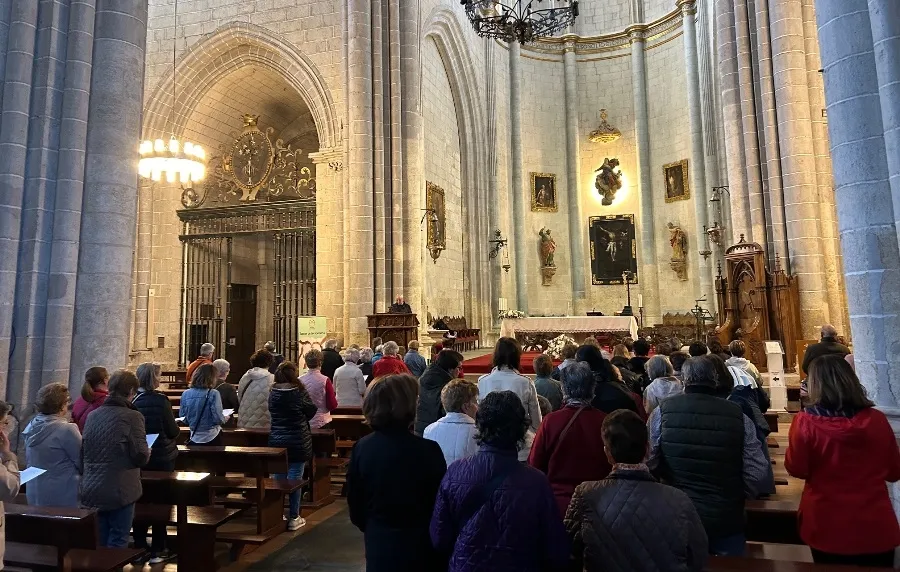 Foto 2 - Fieles mirobrigenses madrugan para conmemorar la Visitaci&oacute;n de la Virgen a su prima Santa Isabel