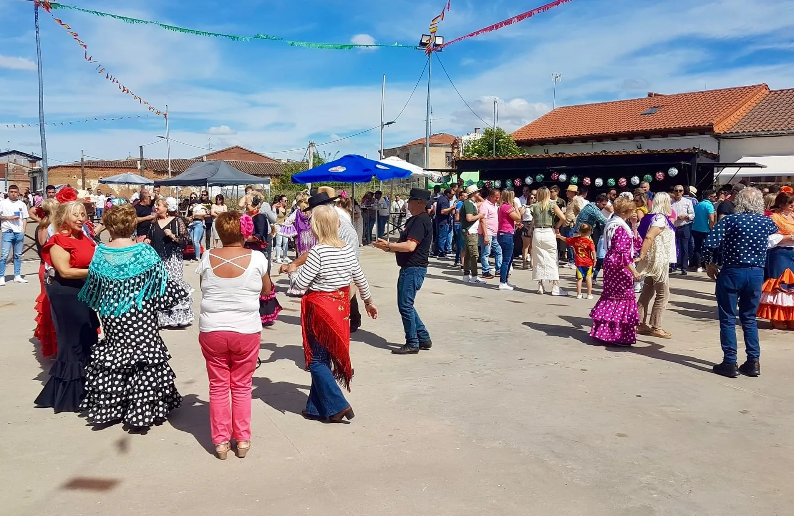 Foto 4 - Animada y colorida Feria Rociera en Babilafuente
