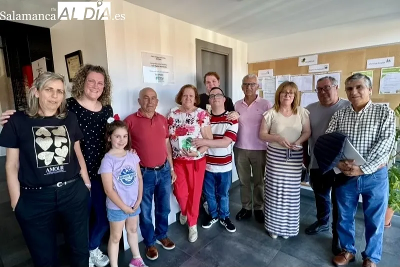 Foto 3 - Acopedis recuerda para siempre a Juan Madrid con una placa homenaje