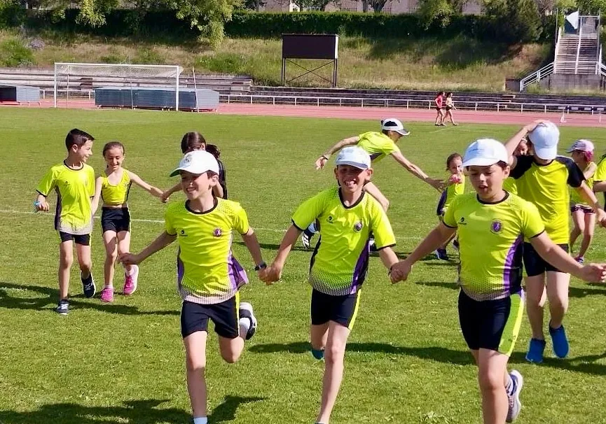 Foto 3 - Las Pistas del Helm&aacute;ntico acogen la celebraci&oacute;n fin de curso para la escuela municipal de Atletismo de Pe&ntilde;aranda