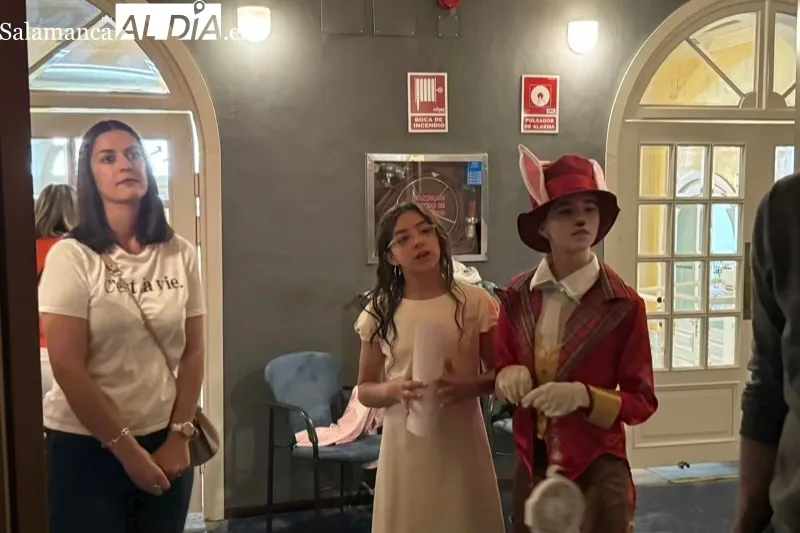 Foto 4 - Un patio de butacas abarrotado recibe la esperada funci&oacute;n solidaria de los alumnos del Colegio La Encarnaci&oacute;n