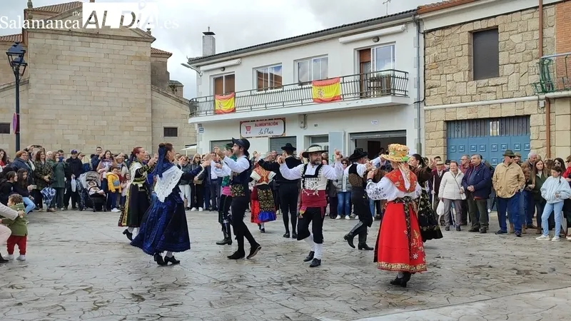 Concurrida feria de San Felipe en Barruecopardo, solo ensombrecida por la lluvia / CORRAL