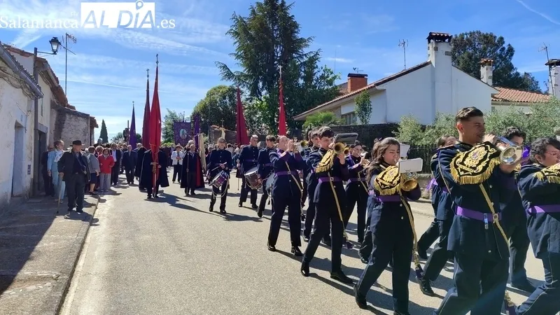 Foto 3 - La Banda Esperanza recorre las calles de San Felices acompa&ntilde;ando a Jes&uacute;s Nazareno