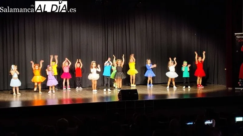 Actuación fin de curso de la escuela de baile Alborea en Vitigudino / CORRAL 