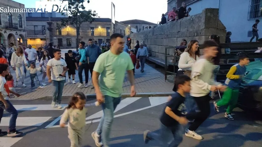 Emoción en las calles de Vitigudino / CORRAL