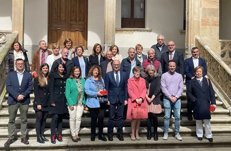 Foto 2 - Emotivo homenaje a los trabajadores y trabajadoras de la Diputaci&oacute;n jubilados en 2023
