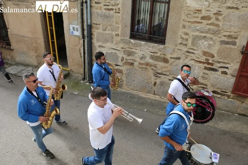 Multitudinario día grande de las fiestas del Noveno en San Felices de los Gallegos / CORRAL