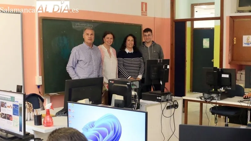 Taller sobre IA impartido en el CEIP Manuel Moreno Blanco, de Vitigudino, a través del programa Provincia Universitaria / CORRAL