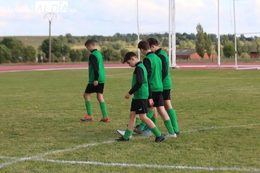 El campo de fútbol de Vitigudino volvía a tener el gran ambiente deportivo de hace siete años / CORRAL