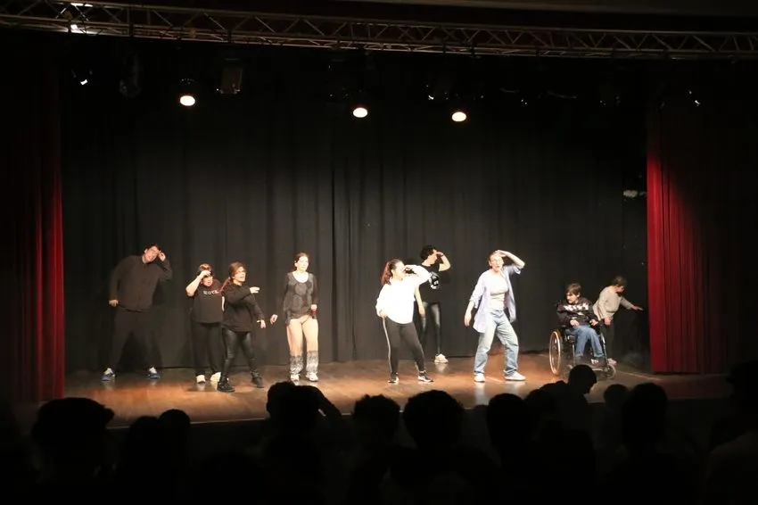 Taller de danza de Asprodes Vitigudino / CORRAL