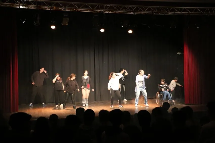 Taller de danza de Asprodes Vitigudino / CORRAL