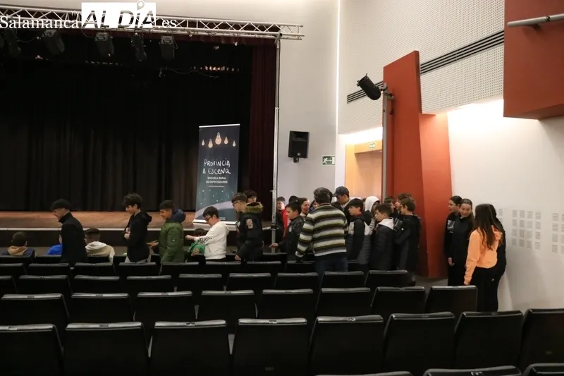 Actuación de Félix Albo para los alumnos del IES Ramos del Manzano de Vitigudino 