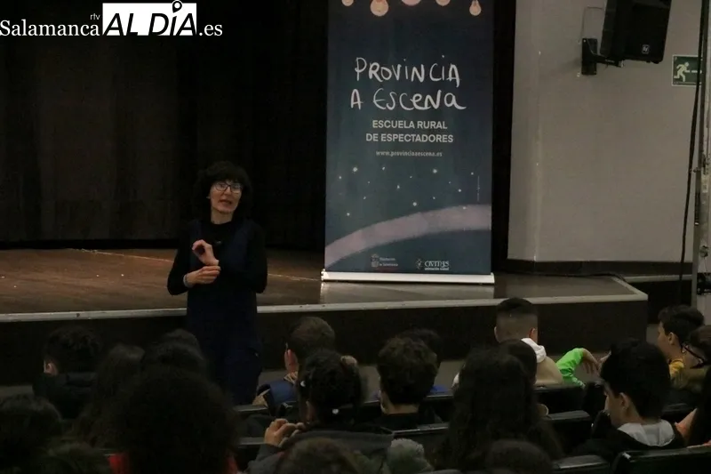 Actuación de Félix Albo para los alumnos del IES Ramos del Manzano de Vitigudino 