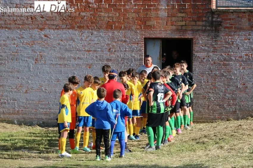 El campo de fútbol de Vitigudino volvía a tener el gran ambiente deportivo de hace siete años / CORRAL