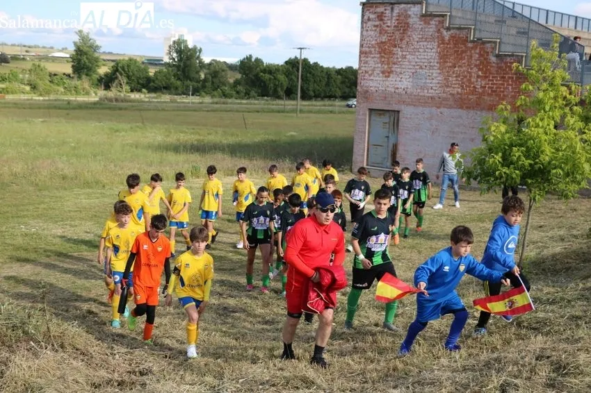 El campo de fútbol de Vitigudino volvía a tener el gran ambiente deportivo de hace siete años / CORRAL