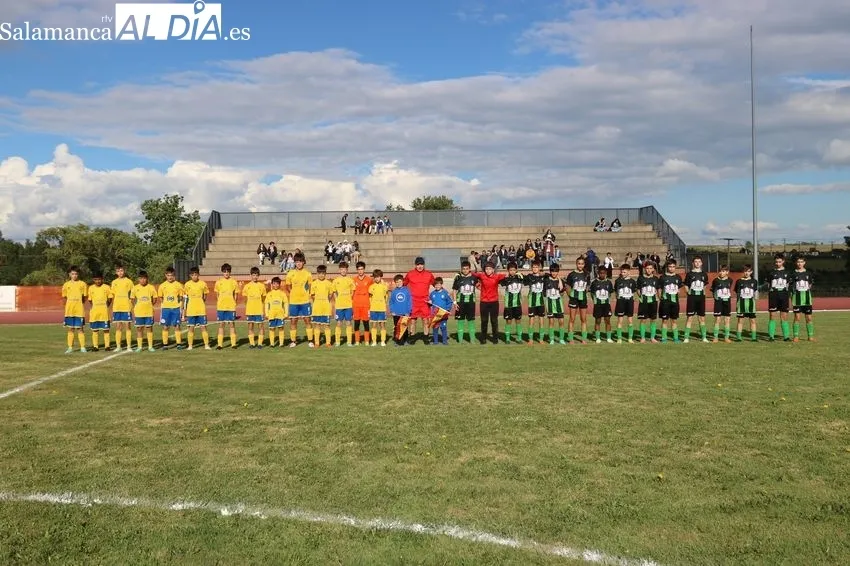 El campo de fútbol de Vitigudino volvía a tener el gran ambiente deportivo de hace siete años / CORRAL