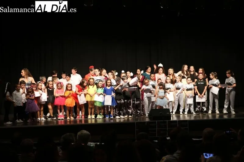 Actuación fin de curso de la escuela de baile Alborea en Vitigudino / CORRAL 