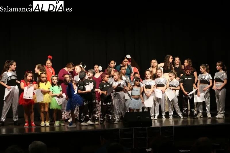 Actuación fin de curso de la escuela de baile Alborea en Vitigudino / CORRAL 
